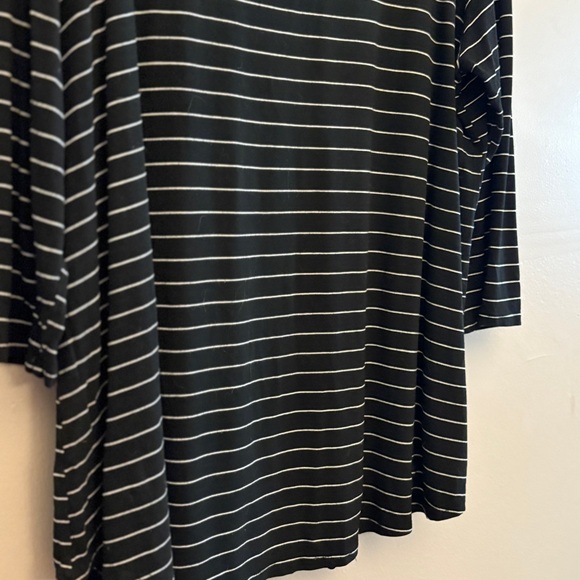 4/$10🎄Studio Black & White Striped 3/4 Scoop Neck Tee - Picture 7 of 13